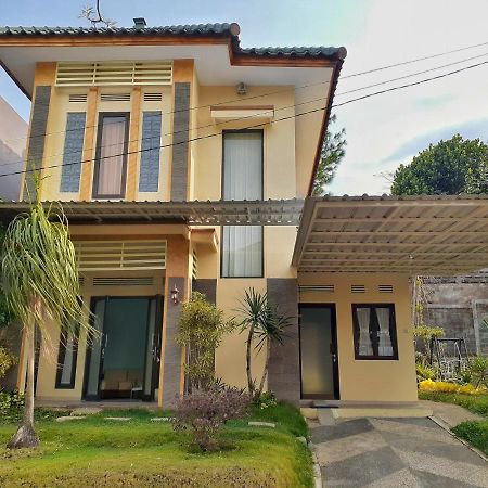 Villa 3 Bedroom Edelweis No. 7 Near Museum Angkut Batu  Exteriér fotografie