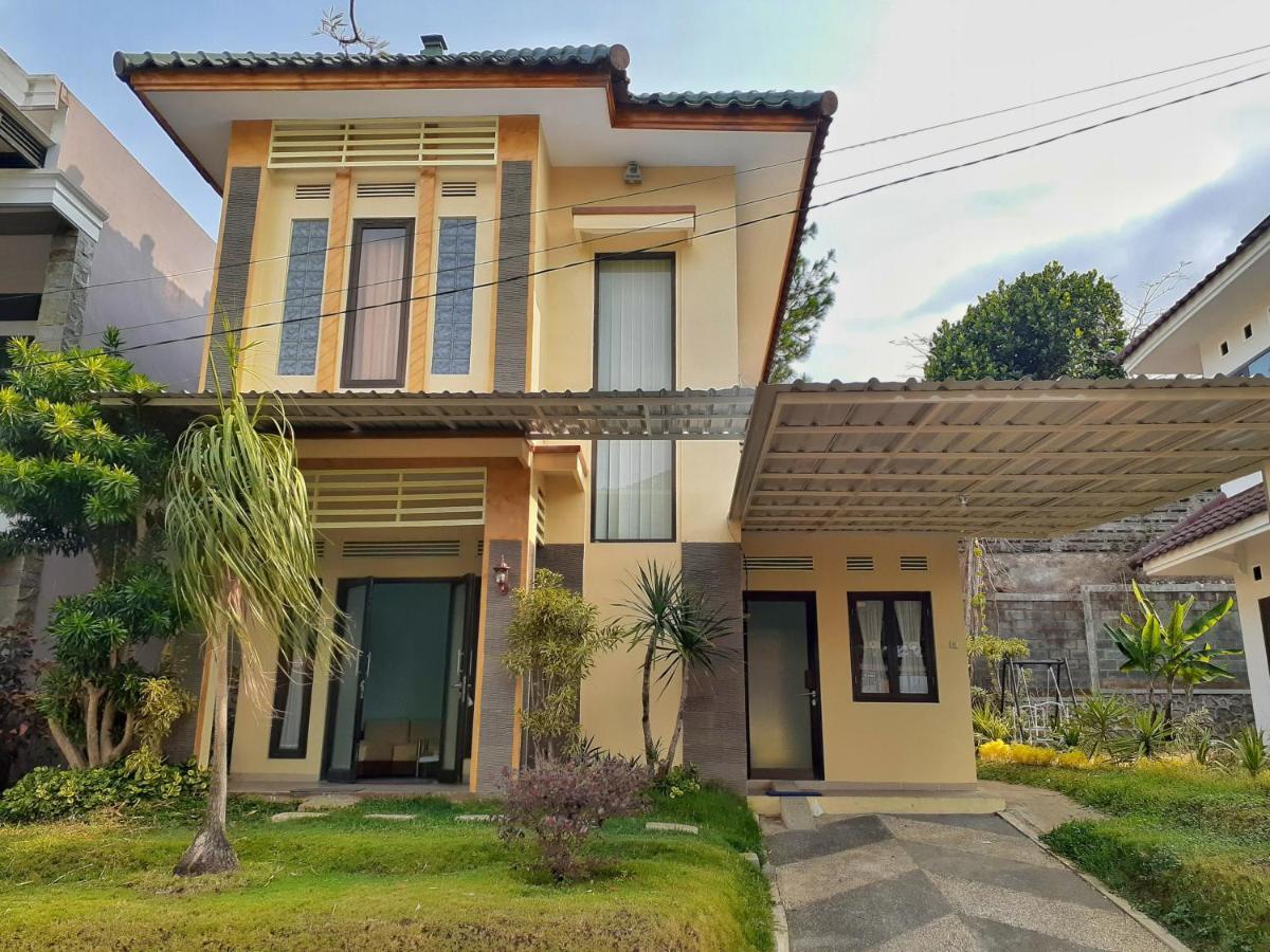 Villa 3 Bedroom Edelweis No. 7 Near Museum Angkut Batu  Exteriér fotografie